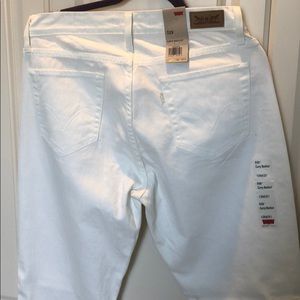 White Levi jeans